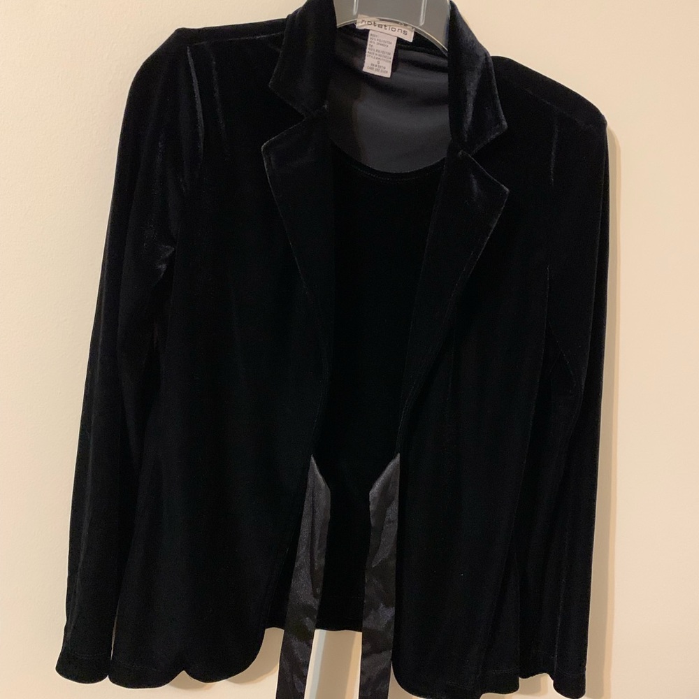 NOTATIONS Velvet Tie Front Top with an attached Velvet Cami, size Small
